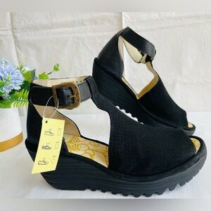 FLY London YALL962FLY Wedge
Sandals Women’s Size 9/39